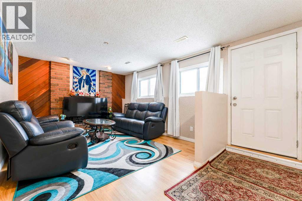 Single Family House 4 Level for Sale in  Templewood Drive NE Temple Calgary 