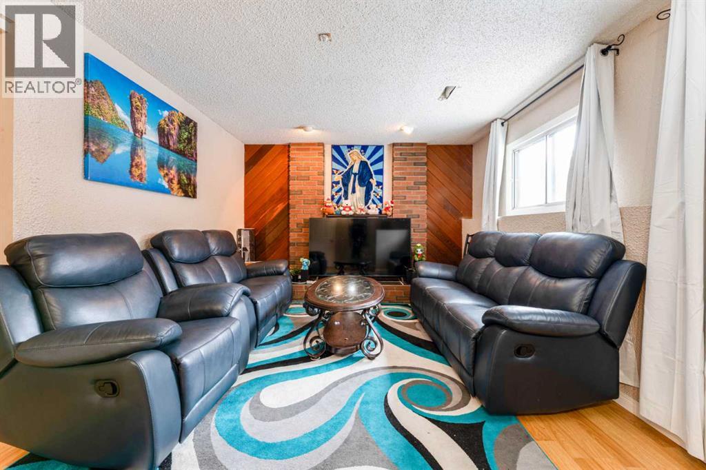 Single Family House 4 Level for Sale in  Templewood Drive NE Temple Calgary 