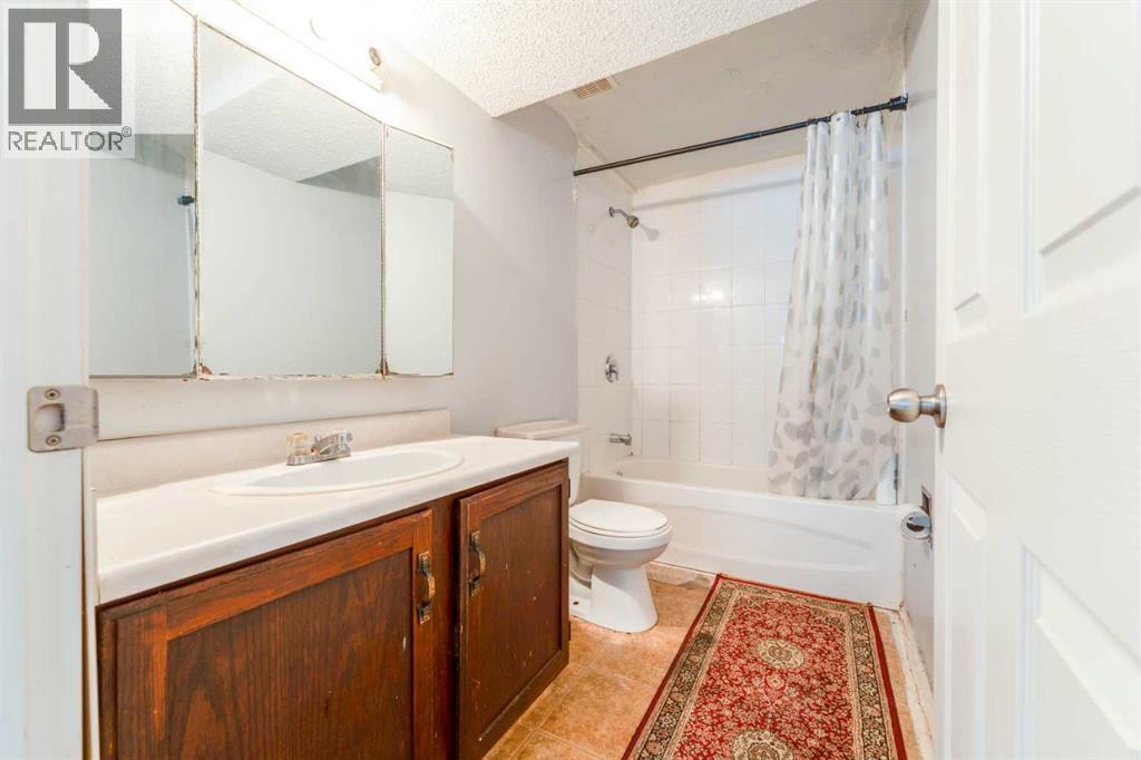 Single Family House 4 Level for Sale in  Templewood Drive NE Temple Calgary 