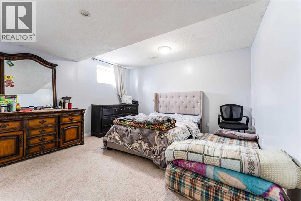 Single Family House 4 Level for Sale in  Templewood Drive NE Temple Calgary 