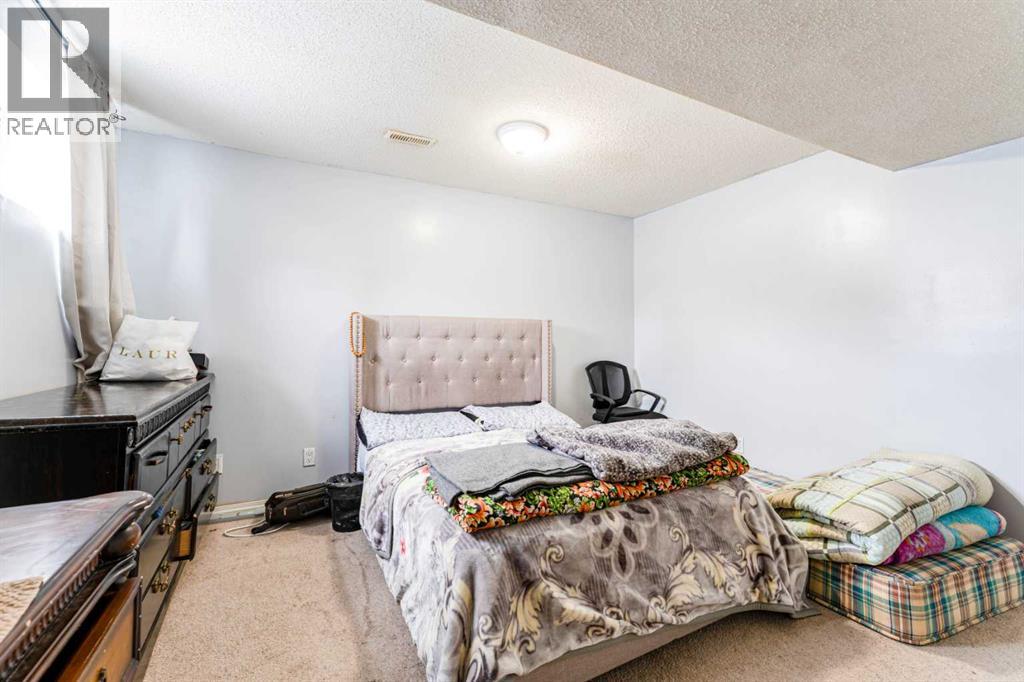 Single Family House 4 Level for Sale in  Templewood Drive NE Temple Calgary 