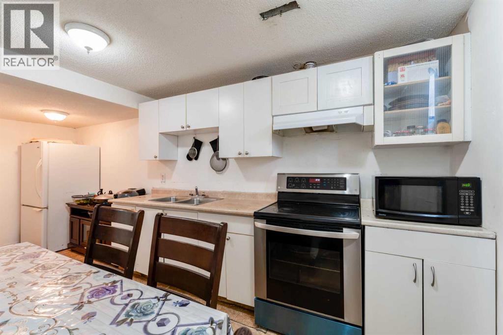 Single Family House 4 Level for Sale in  Templewood Drive NE Temple Calgary 