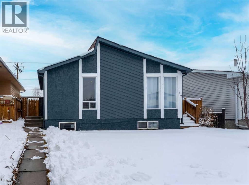 Single Family House 4 Level for Sale in  Templewood Drive NE Temple Calgary 