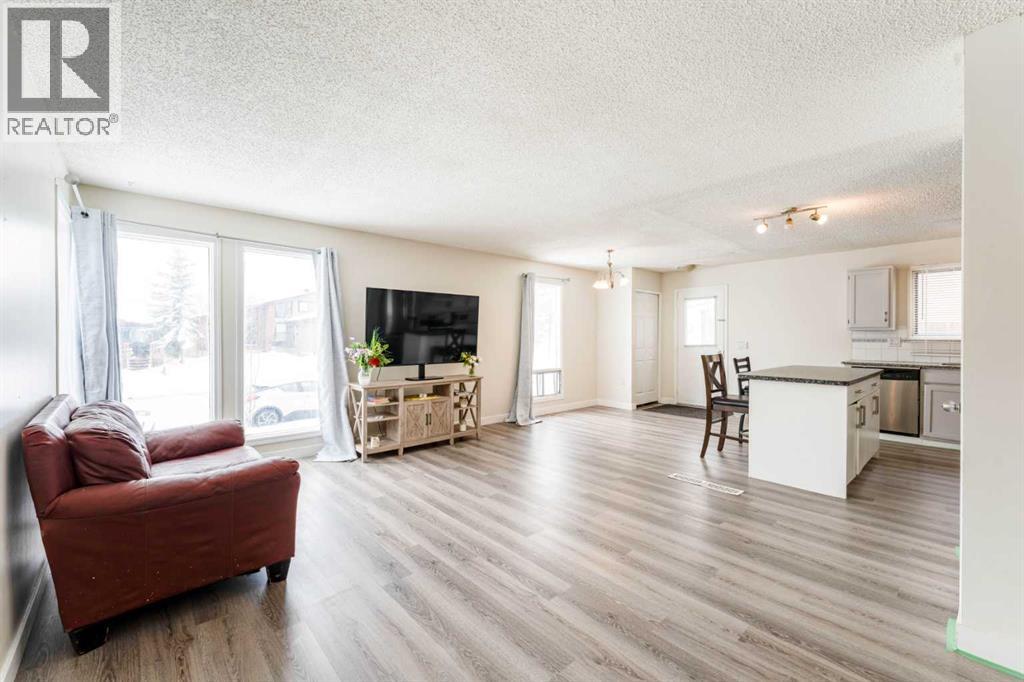 Single Family House 4 Level for Sale in  Templewood Drive NE Temple Calgary 