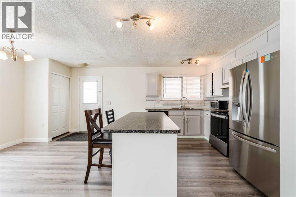 Single Family House 4 Level for Sale in  Templewood Drive NE Temple Calgary 