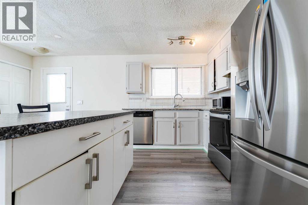 Single Family House 4 Level for Sale in  Templewood Drive NE Temple Calgary 