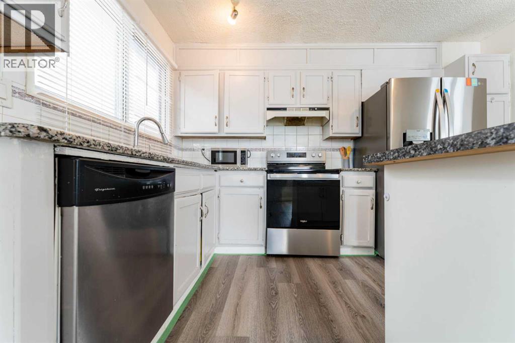 Single Family House 4 Level for Sale in  Templewood Drive NE Temple Calgary 