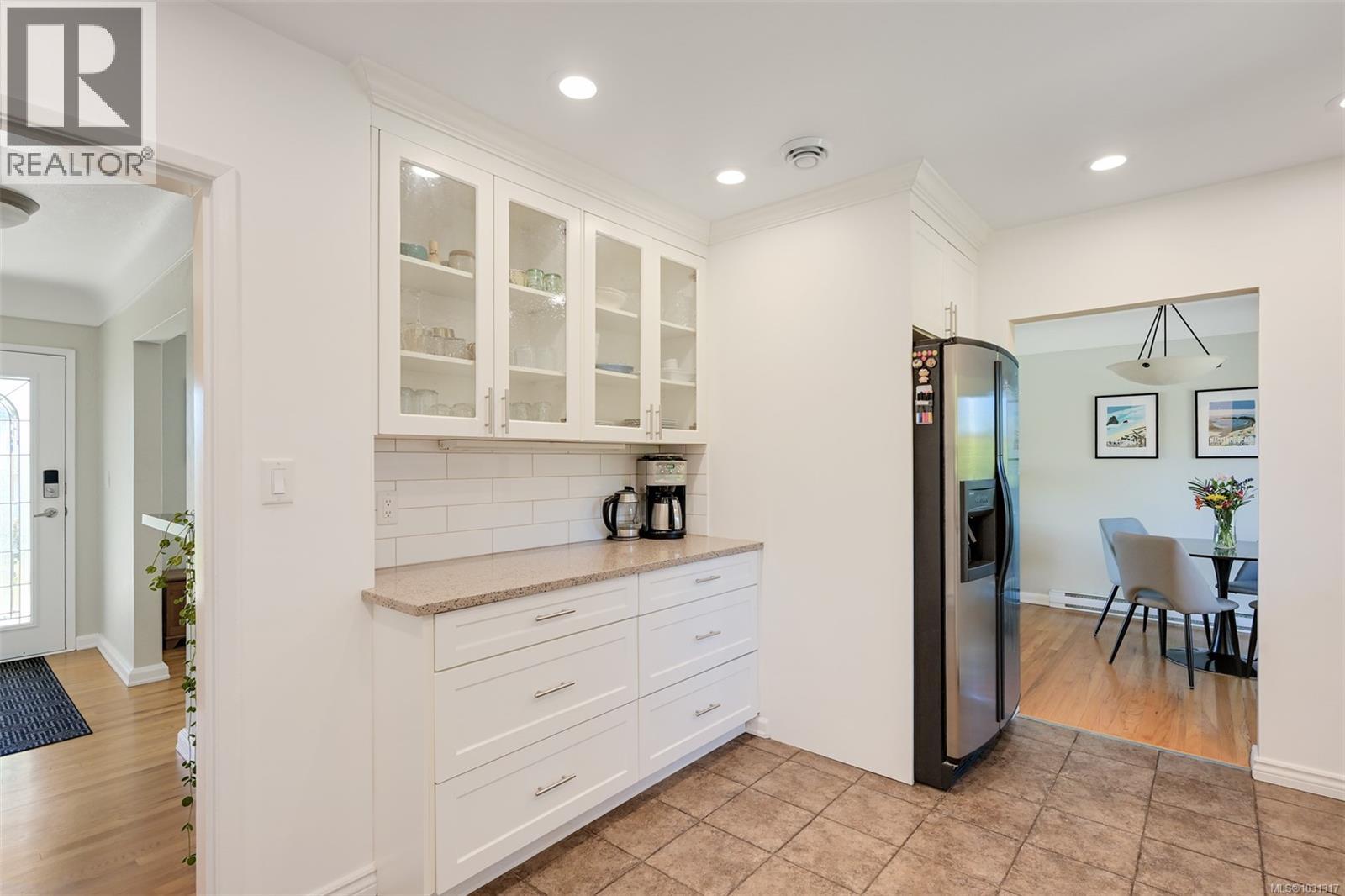 1098 Willow St, Saanich