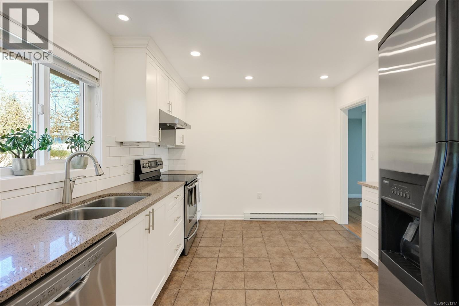 1098 Willow St, Saanich