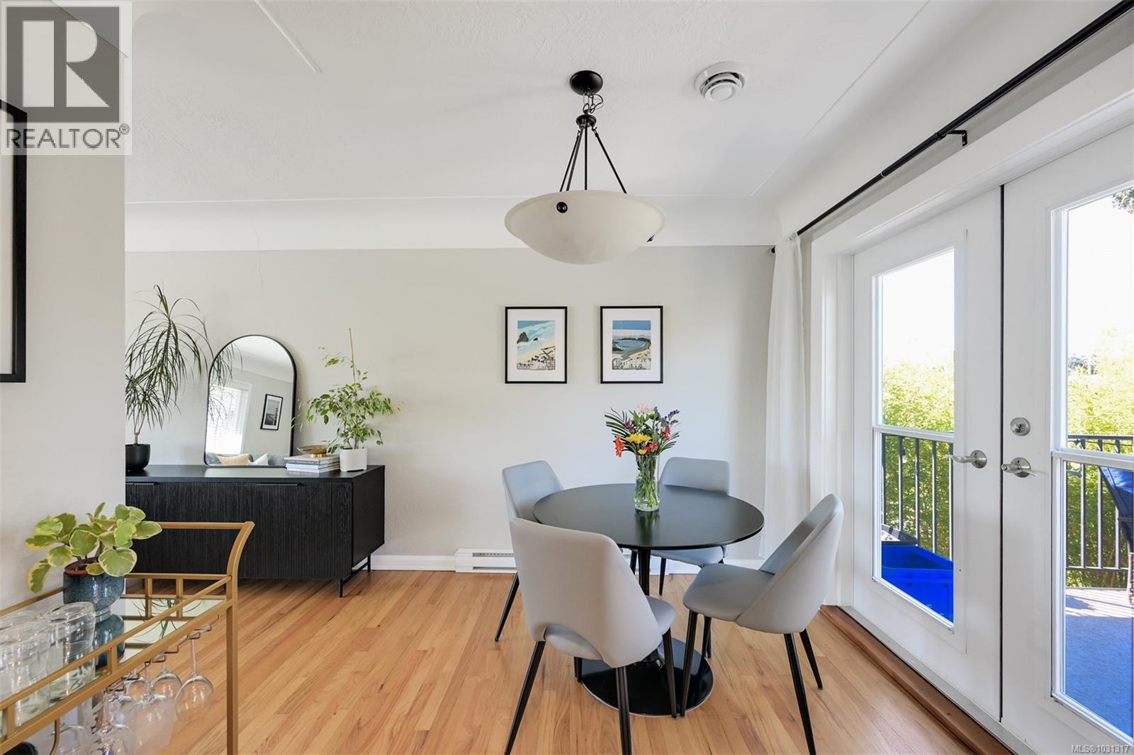 1098 Willow St, Saanich