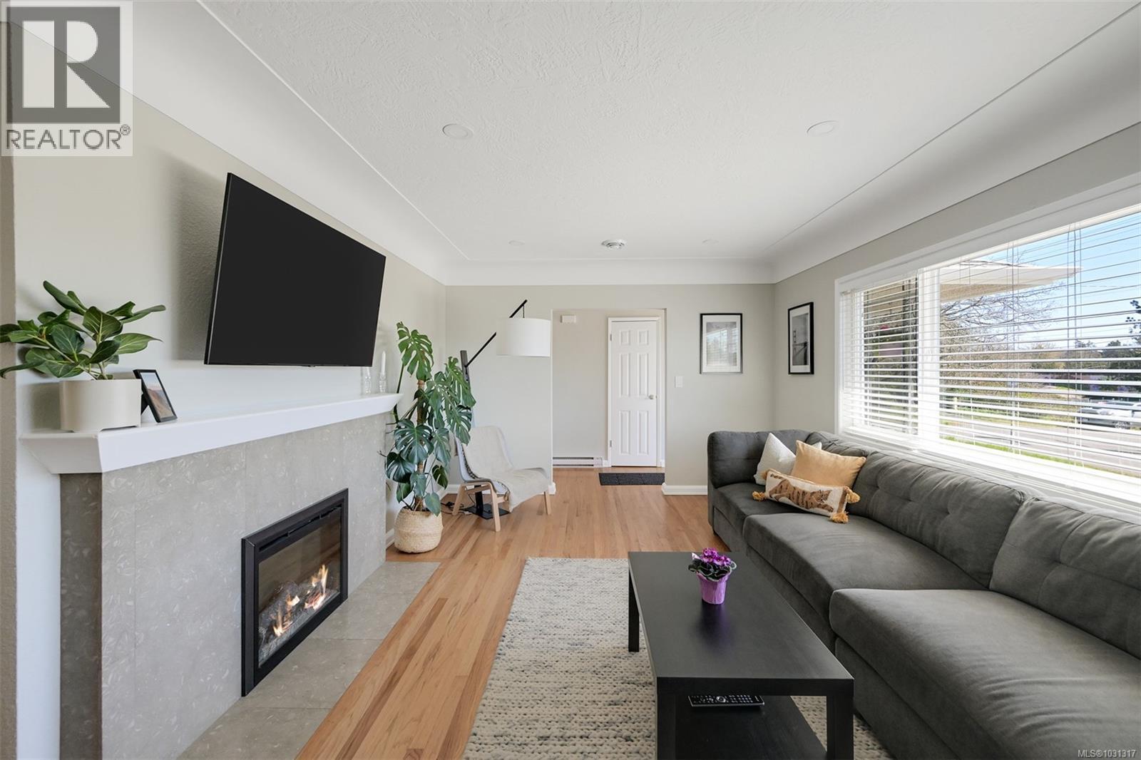 1098 Willow St, Saanich