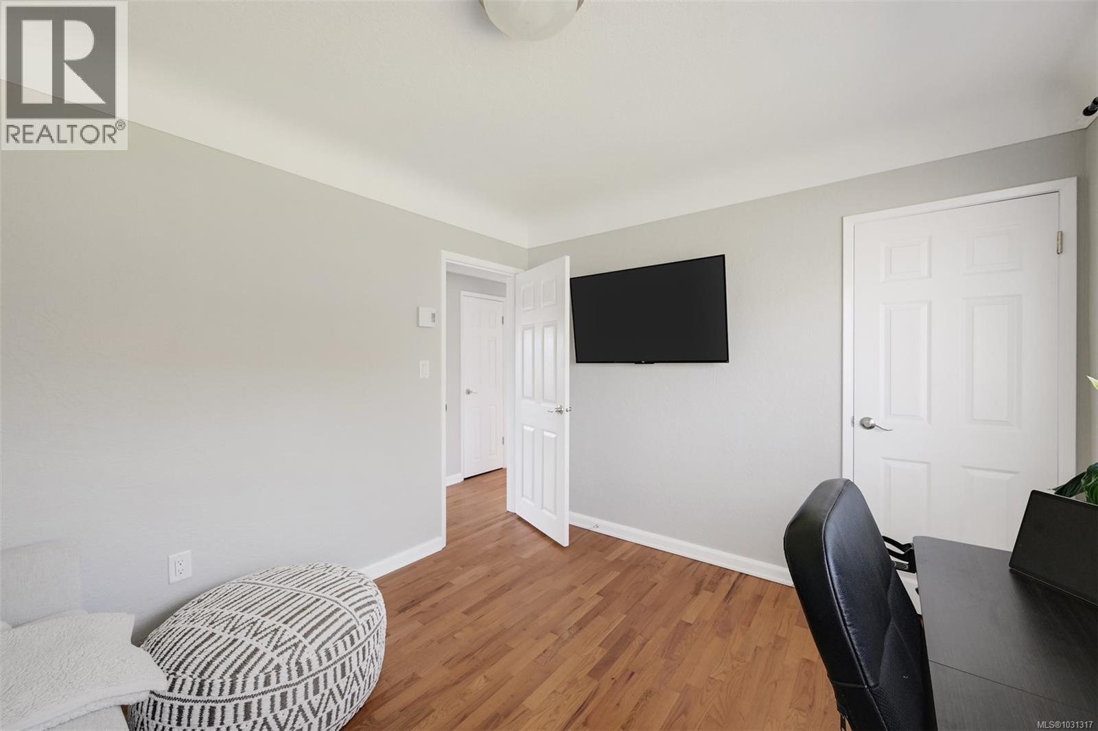 1098 Willow St, Saanich