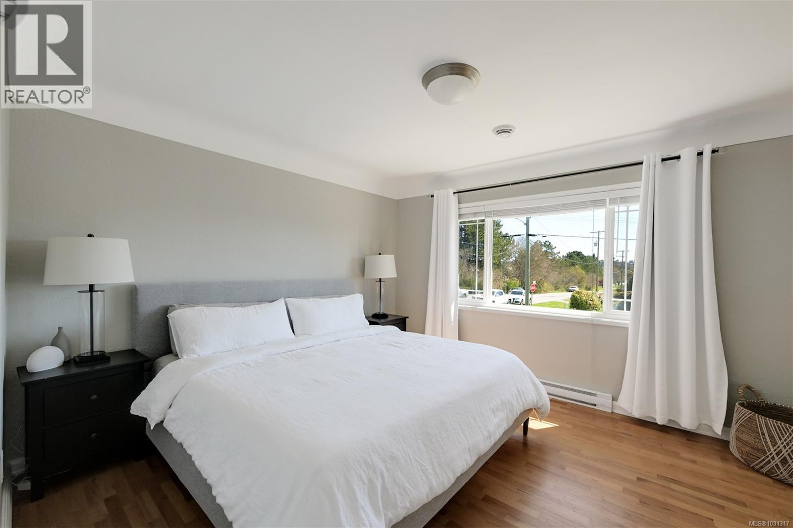 1098 Willow St, Saanich