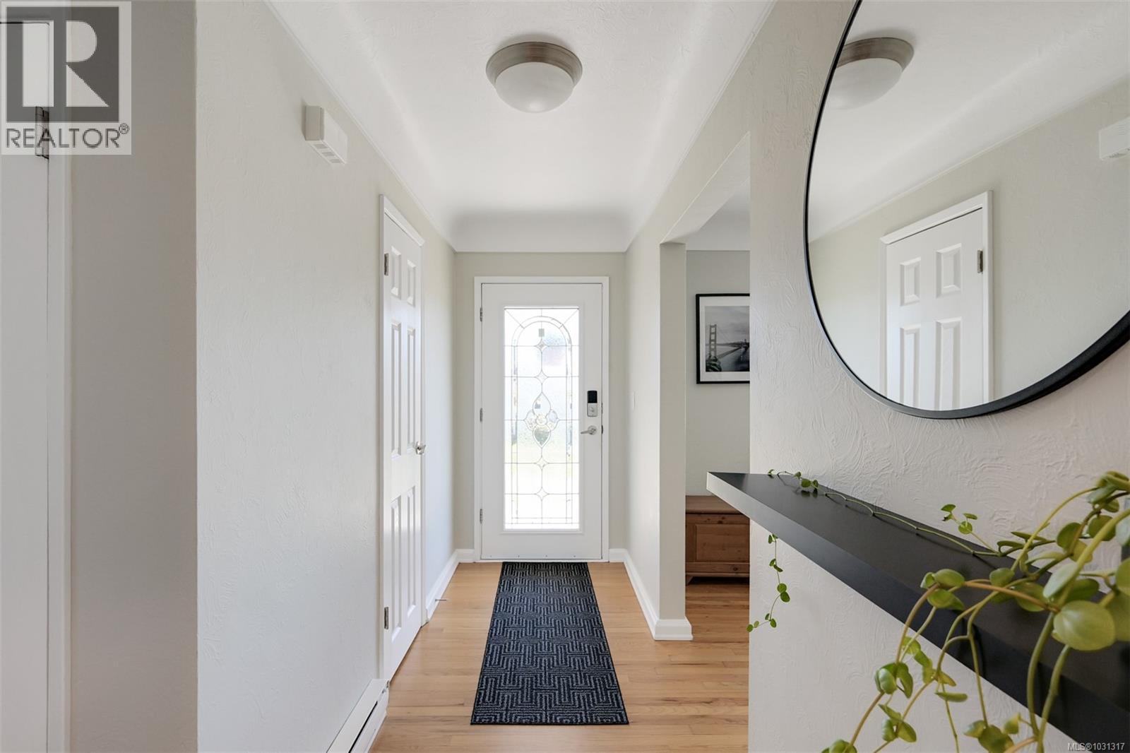 1098 Willow St, Saanich