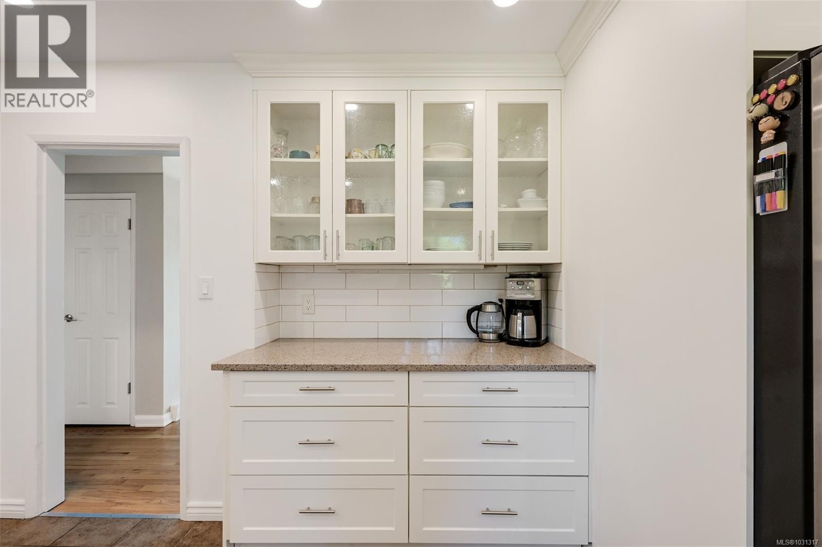 1098 Willow St, Saanich