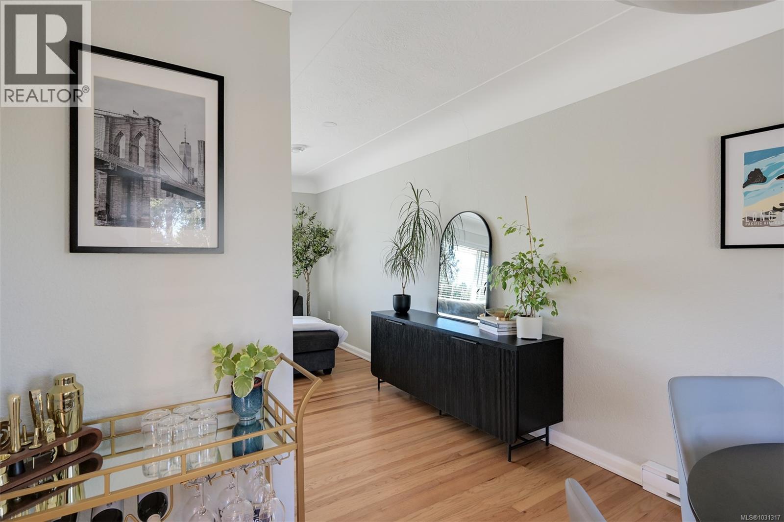 1098 Willow St, Saanich