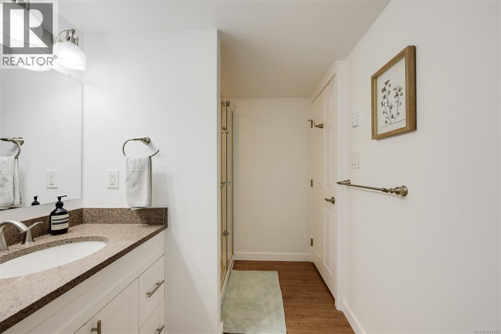 1098 Willow St, Saanich