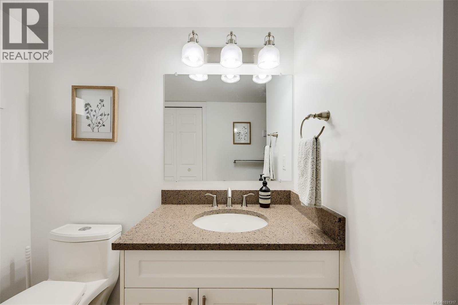 1098 Willow St, Saanich