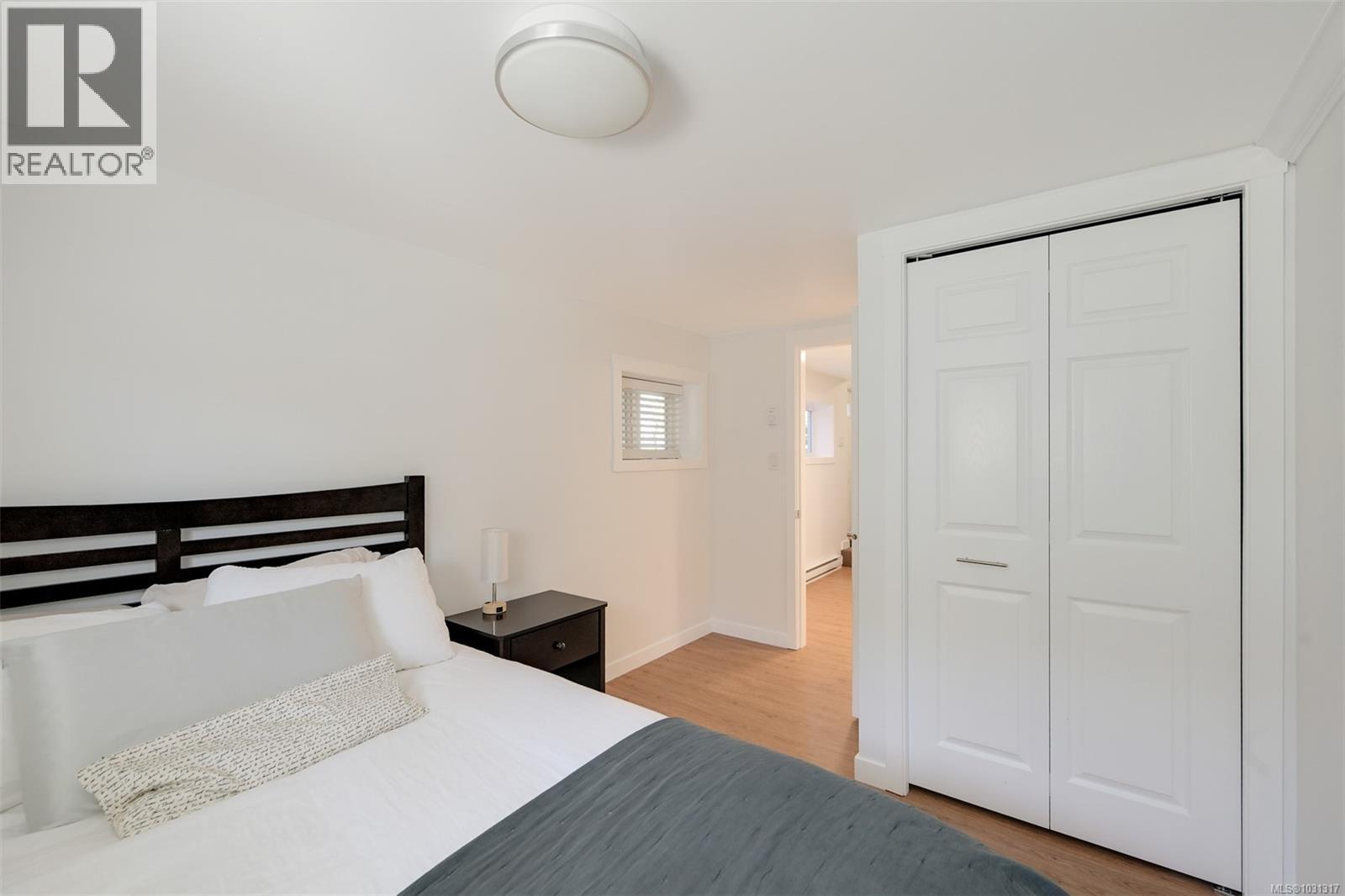 1098 Willow St, Saanich