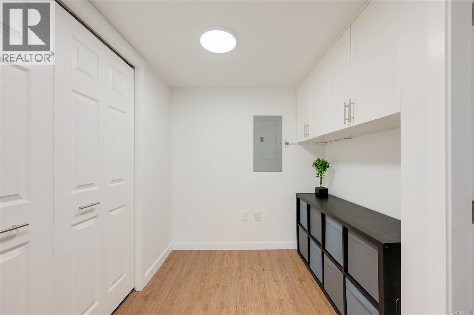 1098 Willow St, Saanich