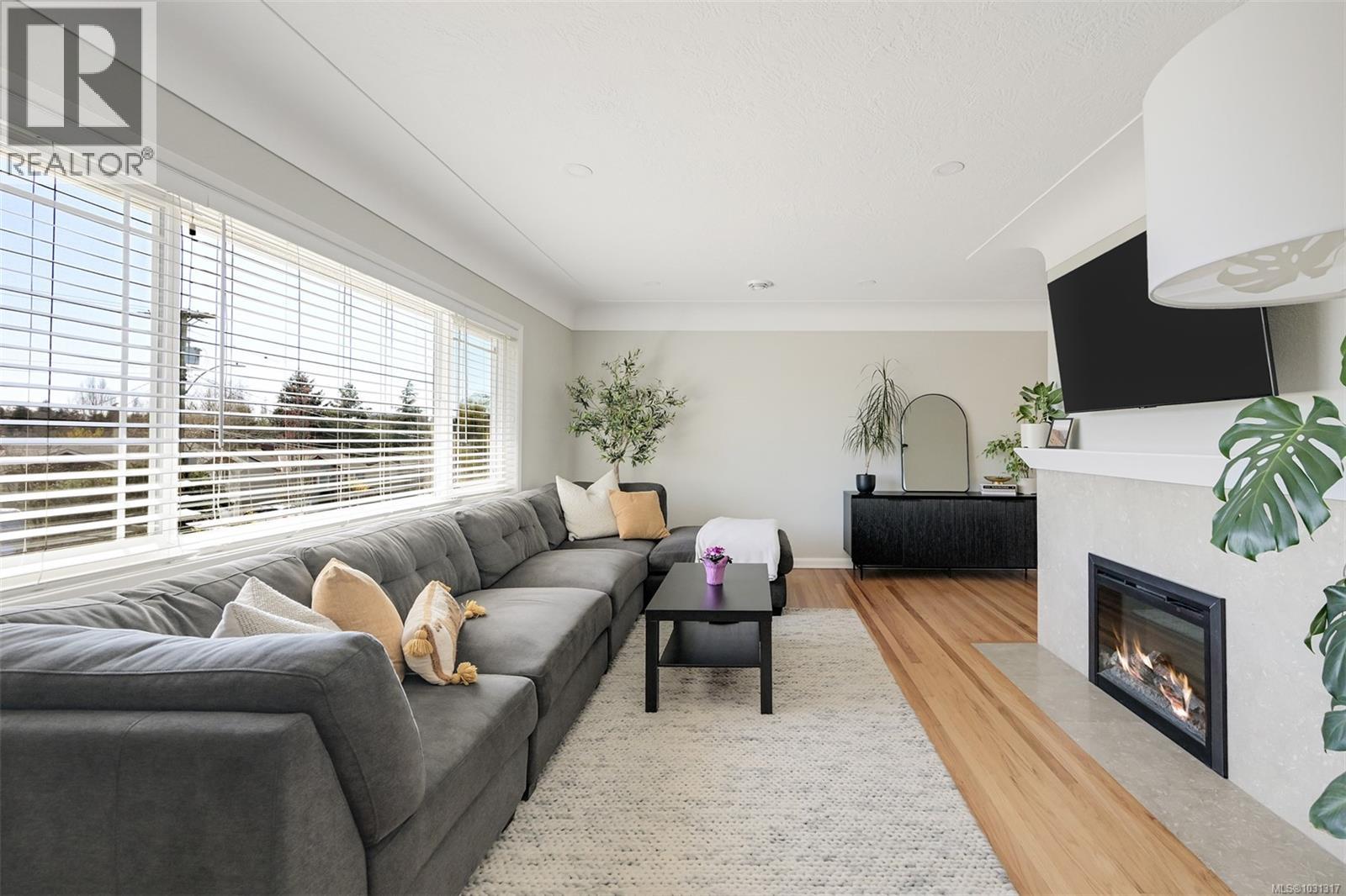 1098 Willow St, Saanich