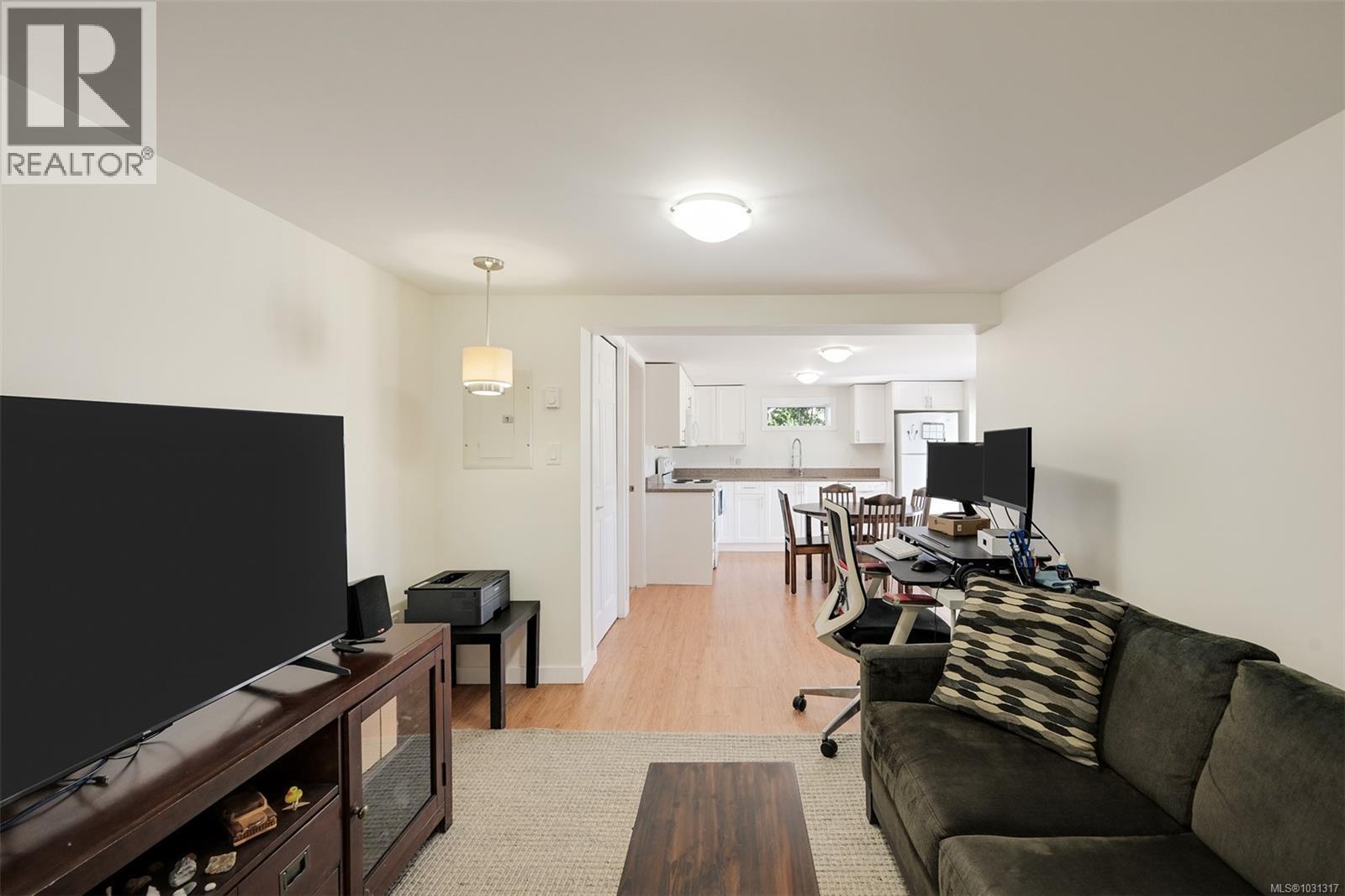 1098 Willow St, Saanich