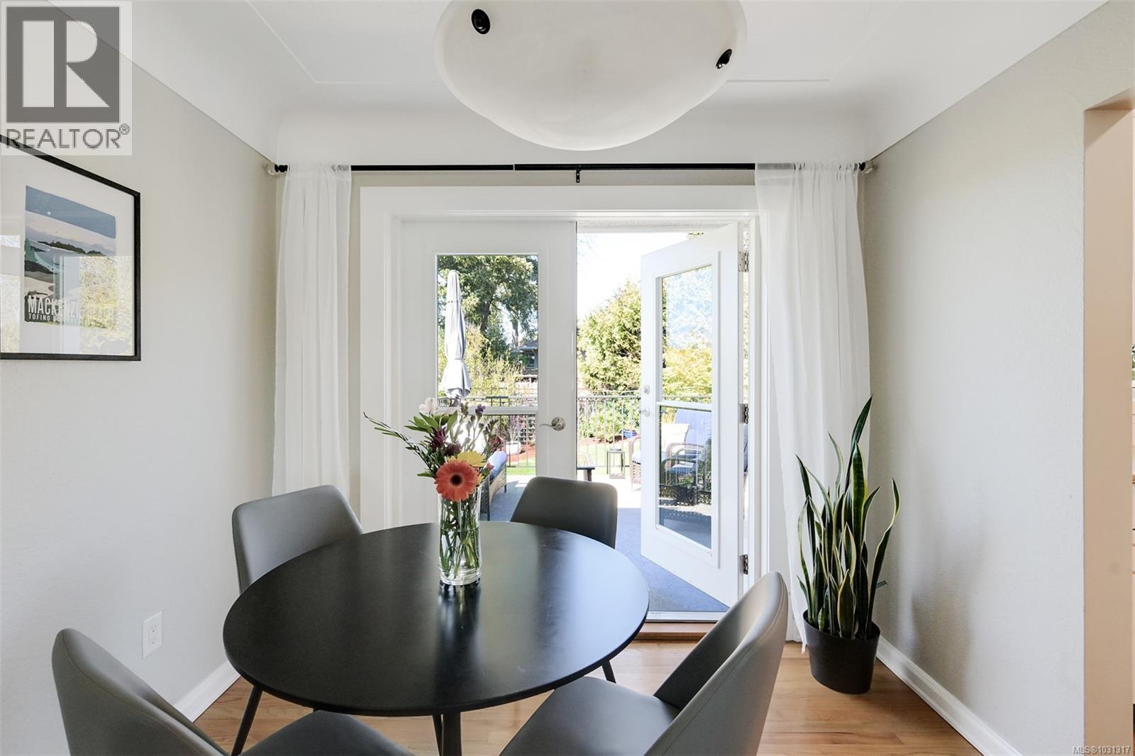 1098 Willow St, Saanich