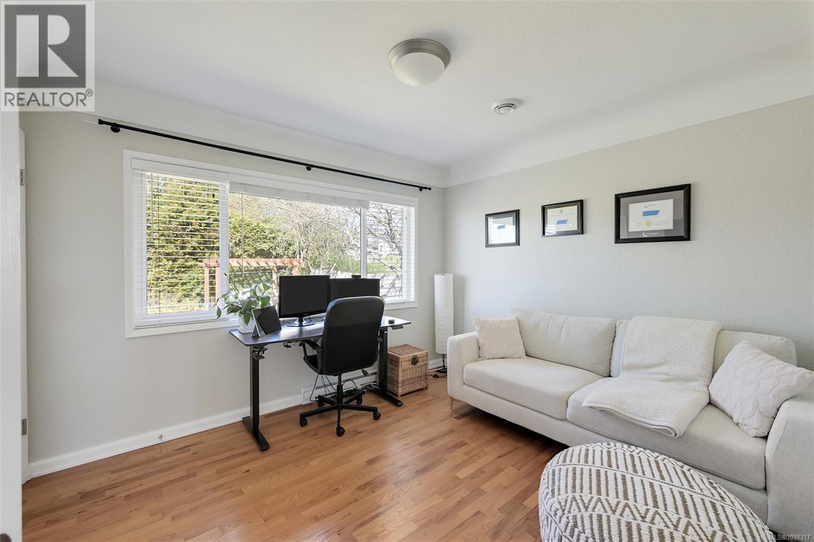 1098 Willow St, Saanich