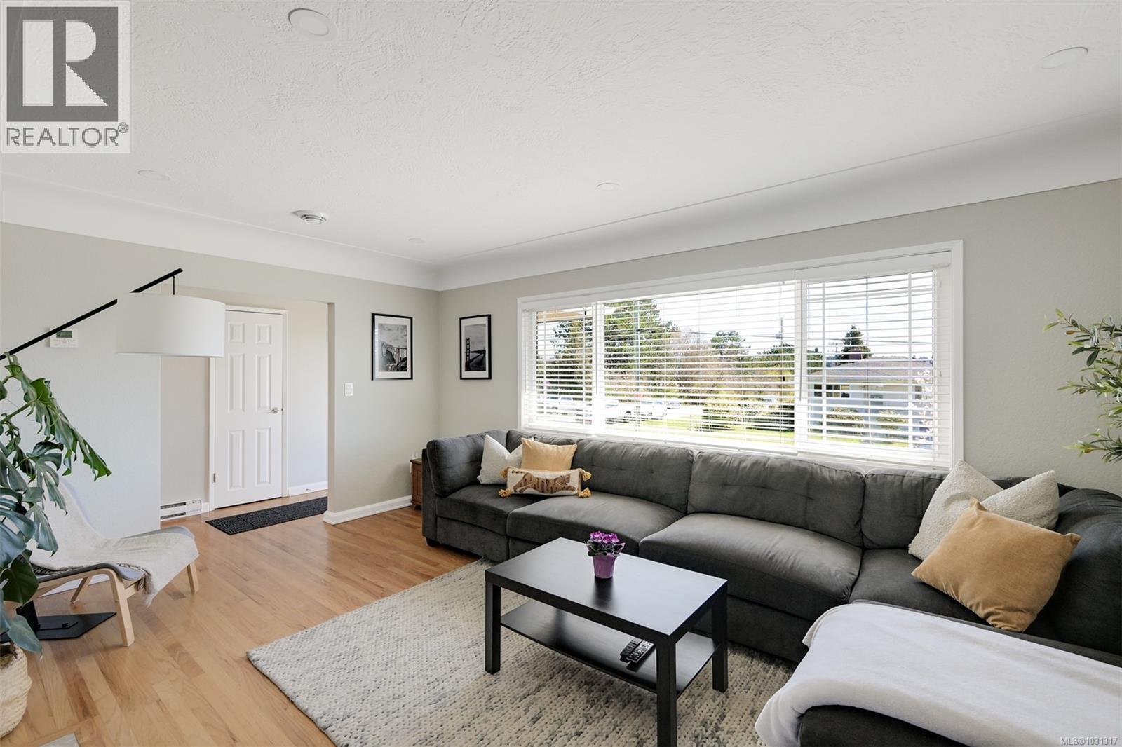 1098 Willow St, Saanich