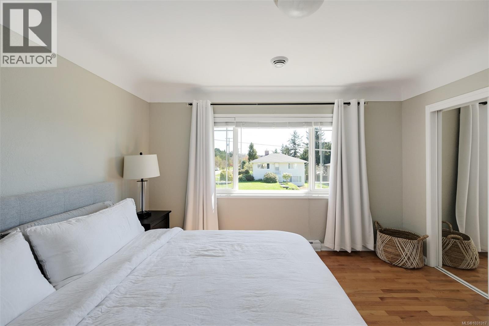 1098 Willow St, Saanich