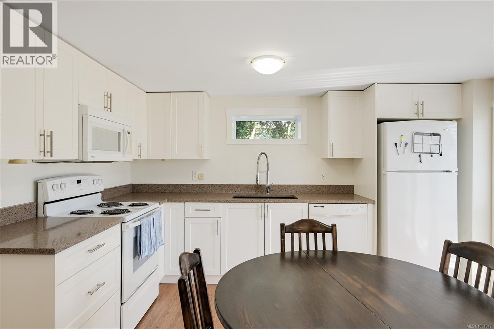 1098 Willow St, Saanich