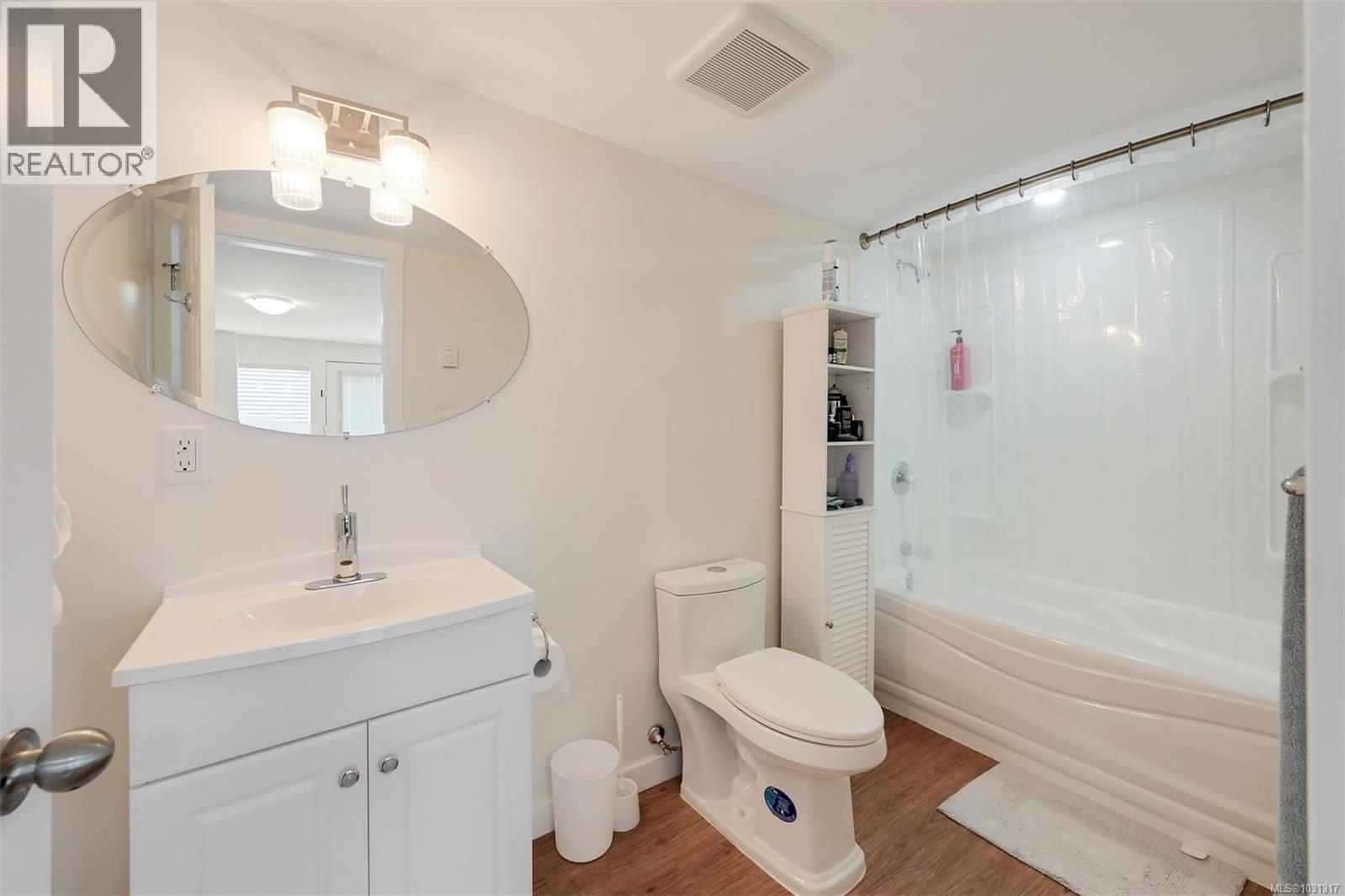 1098 Willow St, Saanich