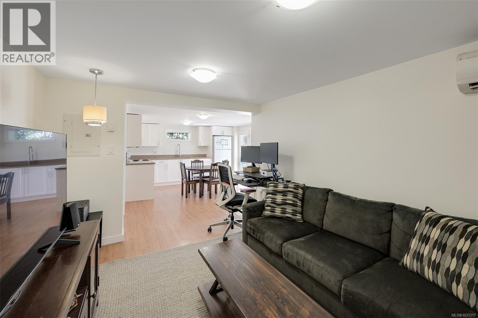 1098 Willow St, Saanich