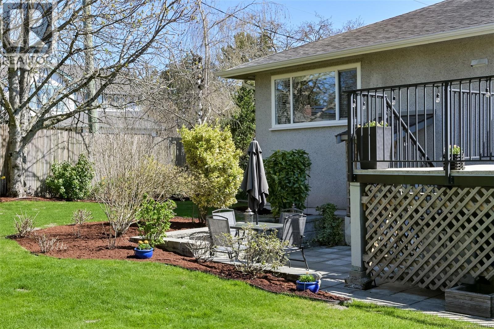 1098 Willow St, Saanich