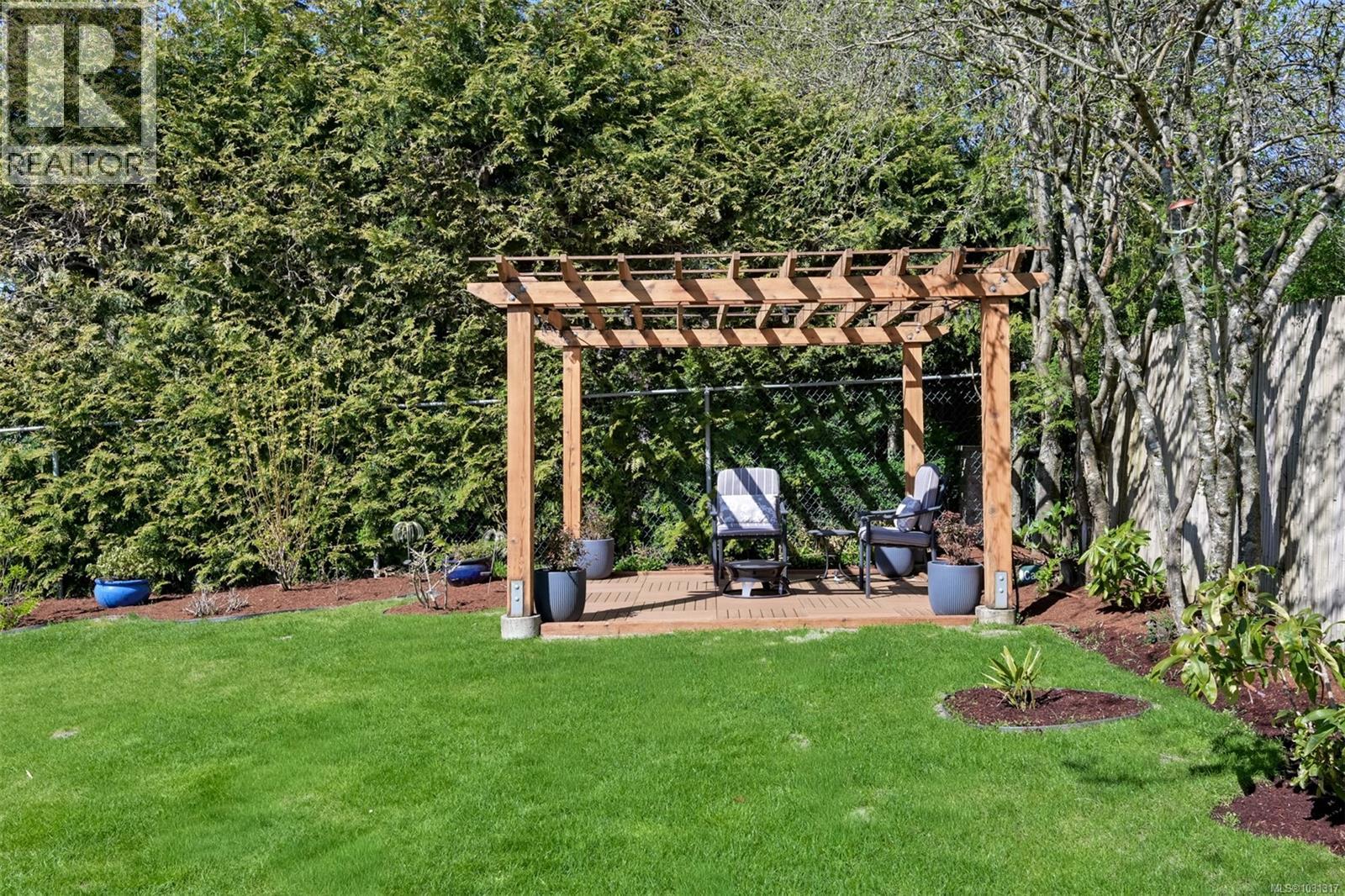 1098 Willow St, Saanich