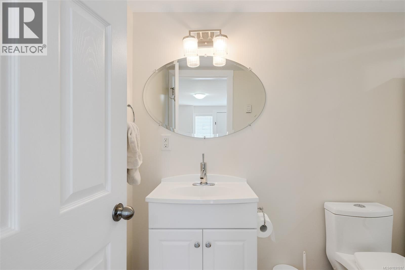 1098 Willow St, Saanich