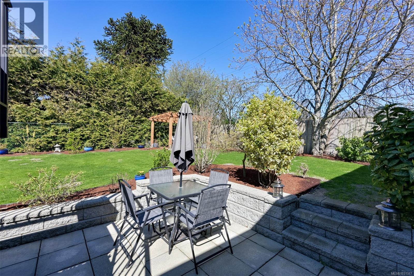 1098 Willow St, Saanich