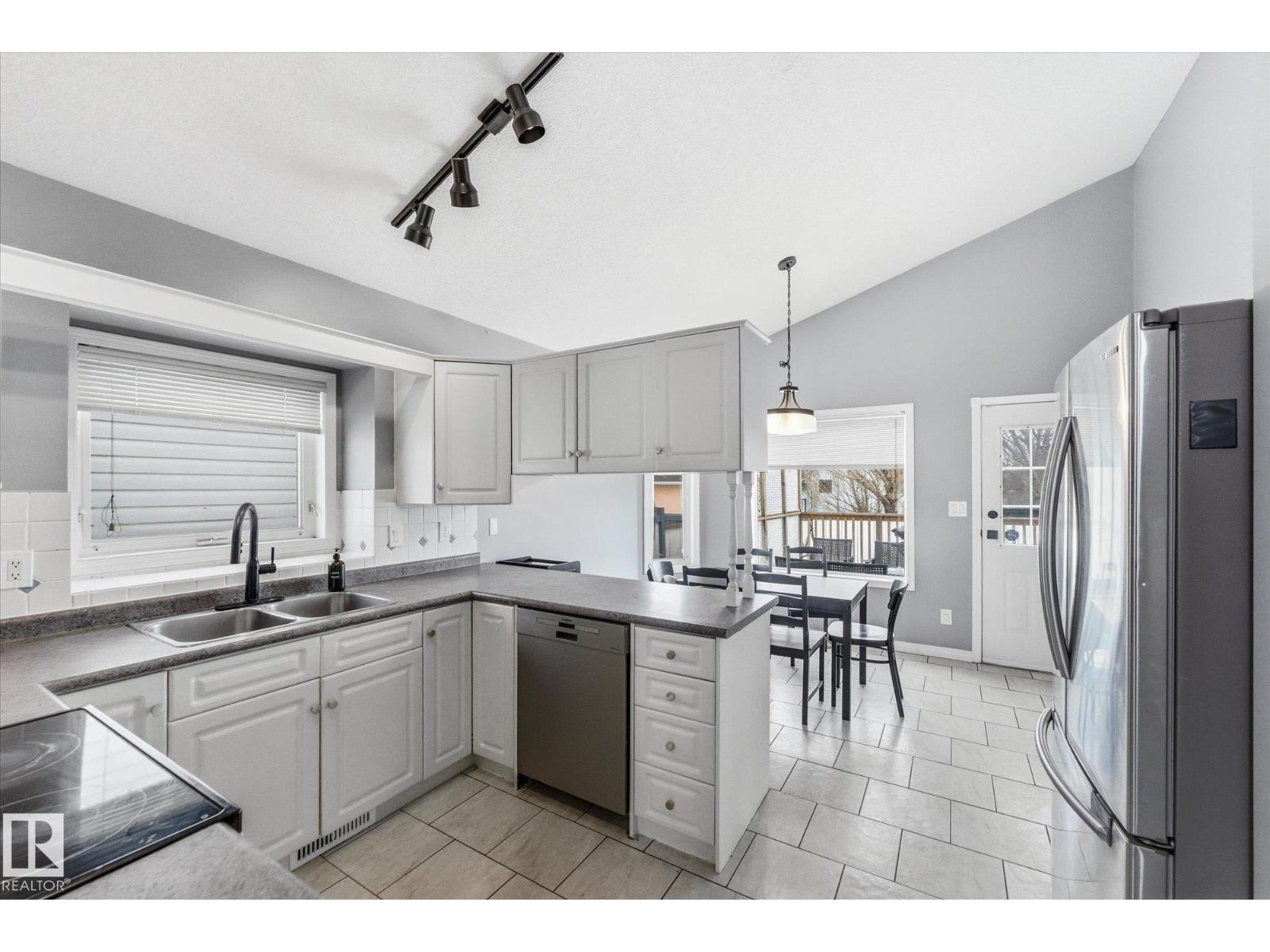 1064 JONES CR NW, Edmonton