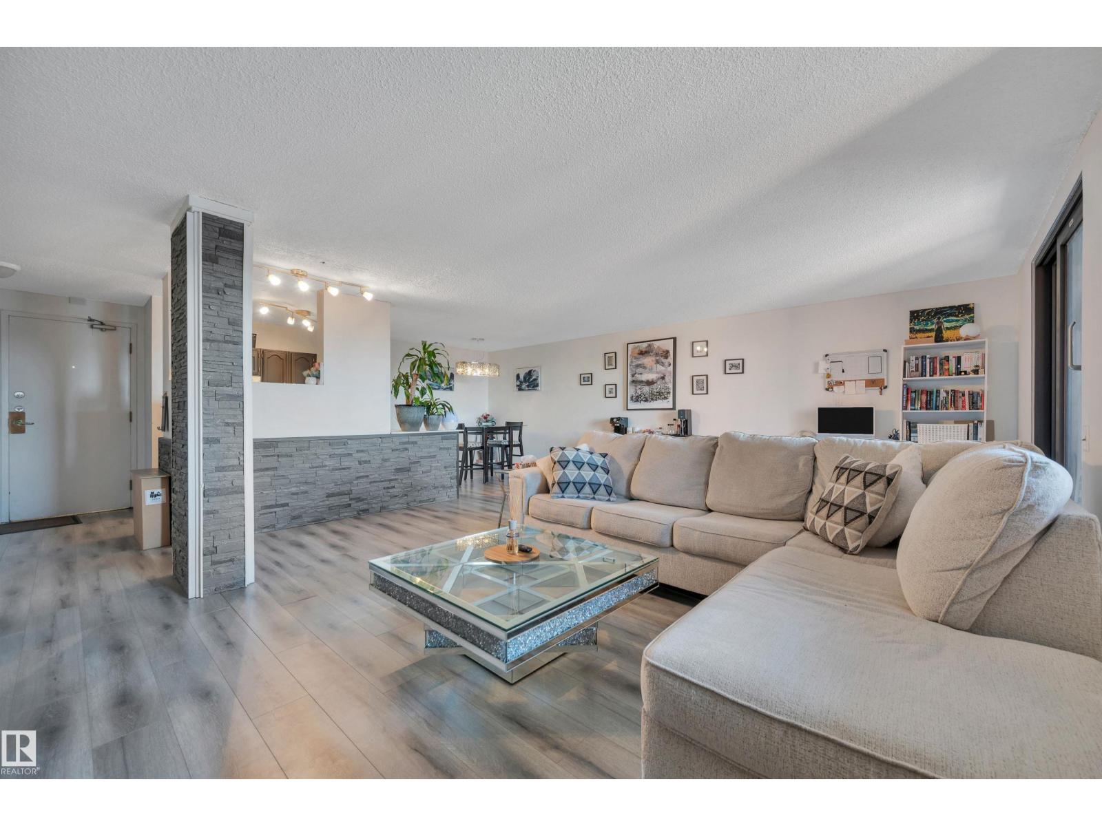 #802 10145 109 ST NW - 17