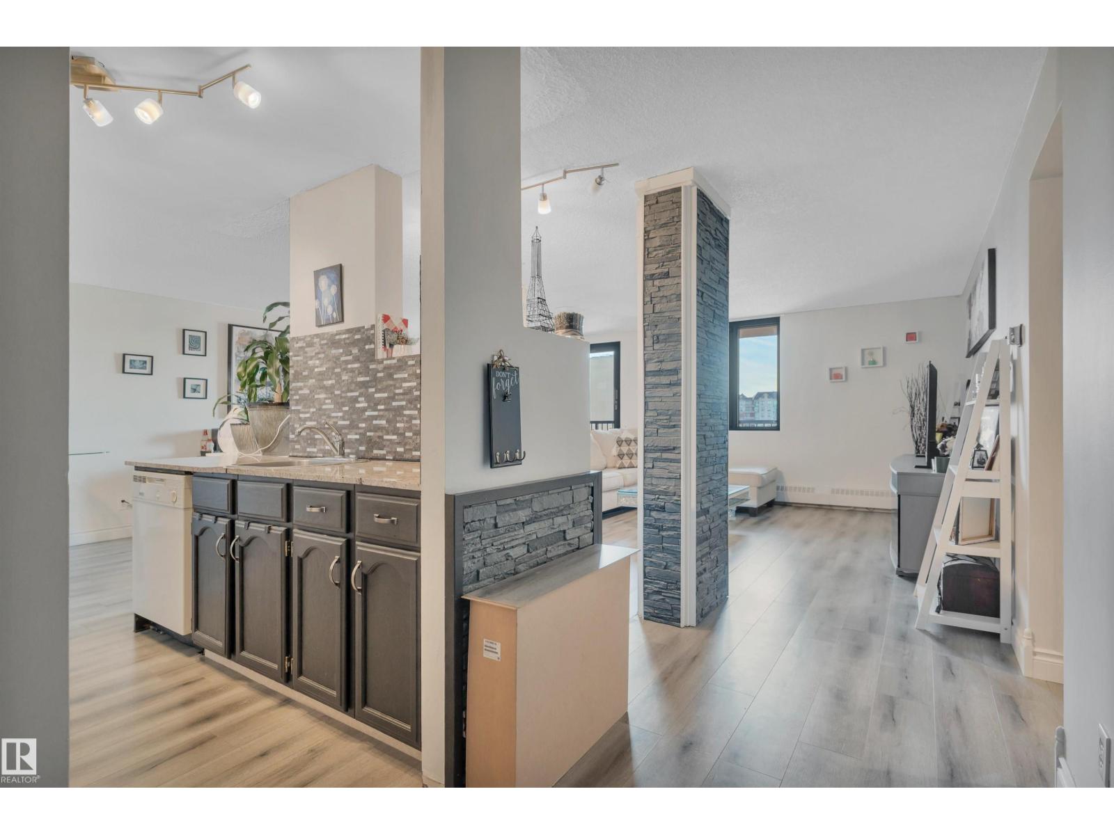 #802 10145 109 ST NW - 3