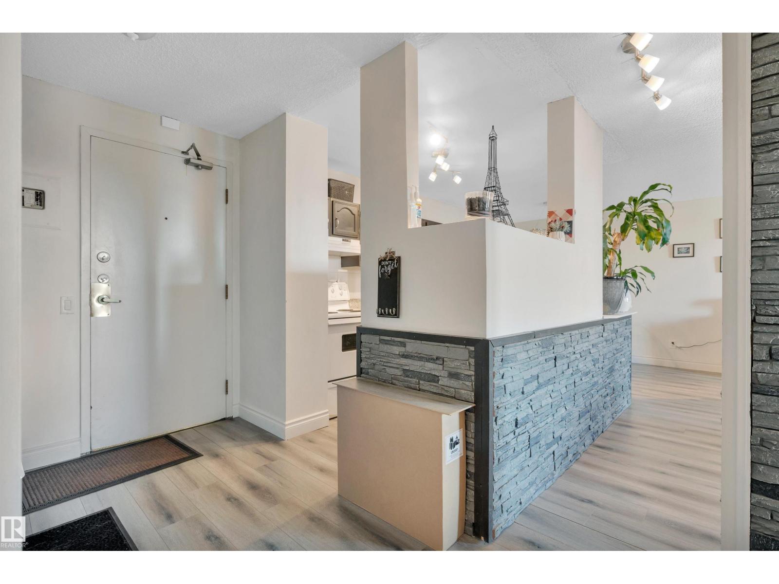 #802 10145 109 ST NW - 4