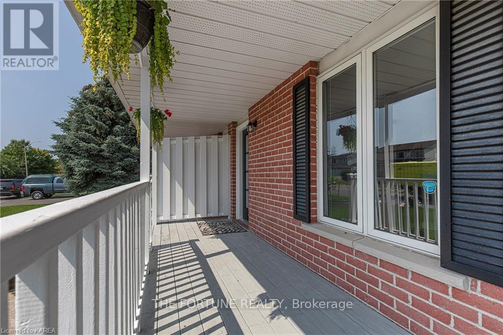 293 GRANDTRUNK AVENUE E - 5