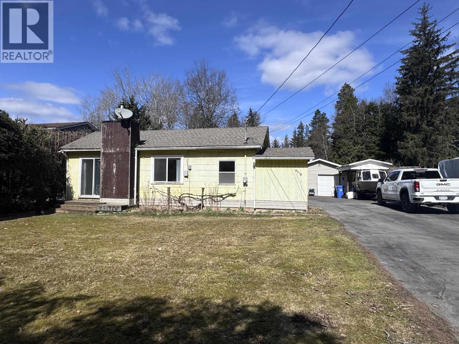 4918 GRAHAM Avenue, Terrace