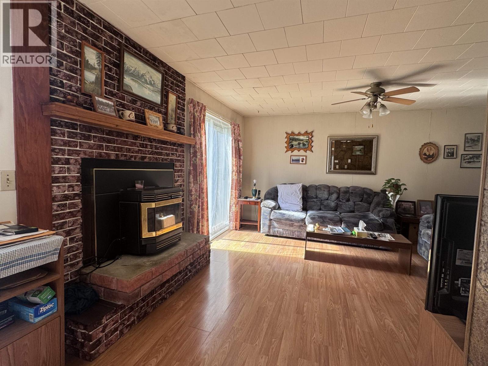 4918 GRAHAM Avenue, Terrace