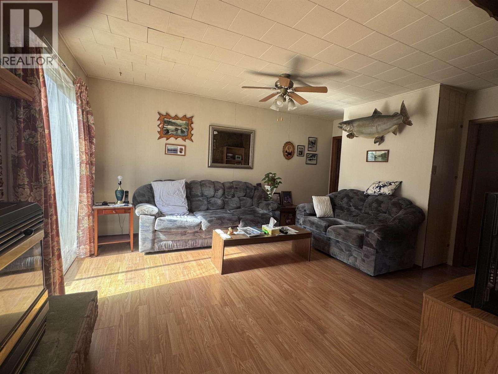 4918 GRAHAM Avenue, Terrace