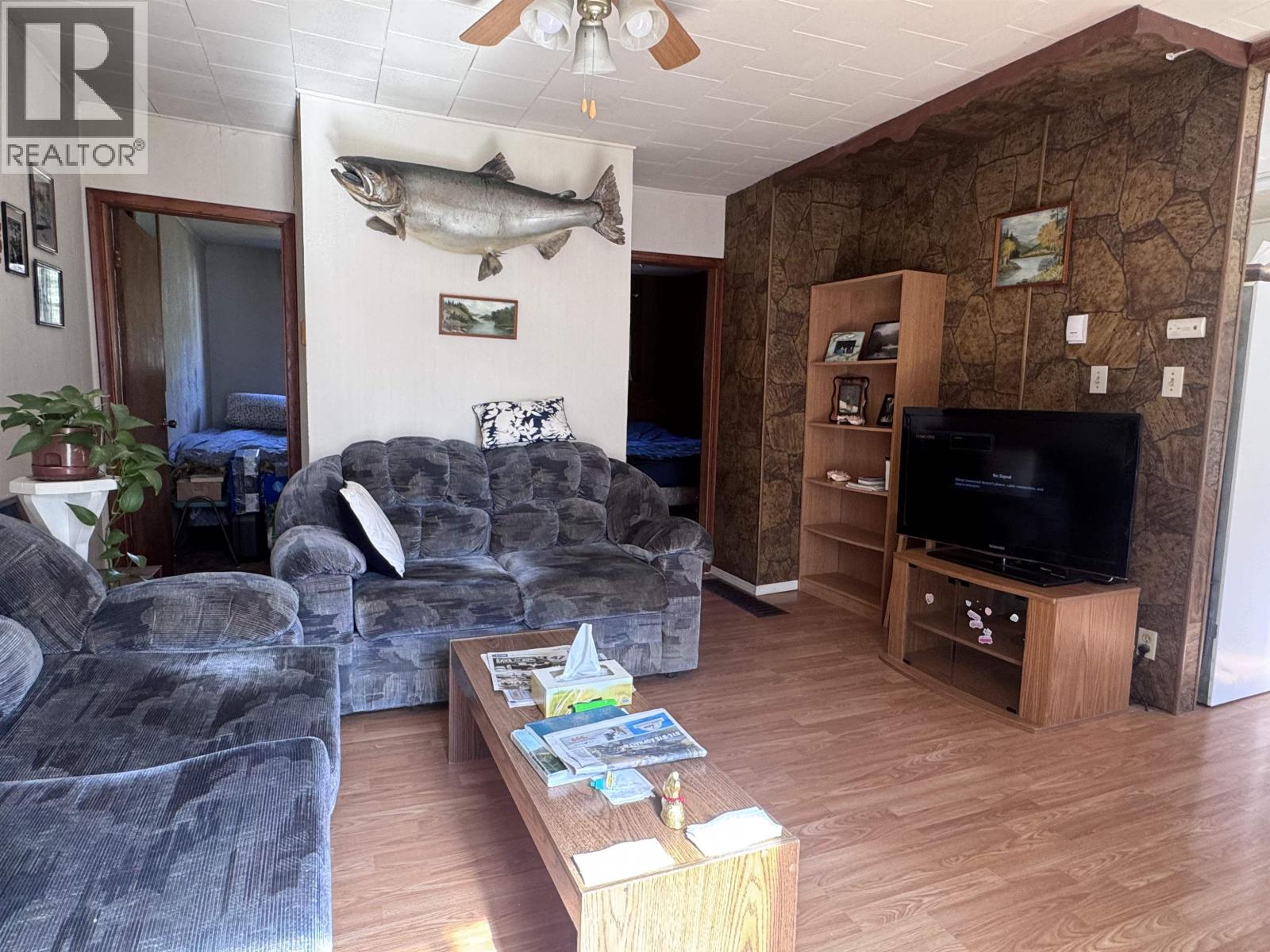 4918 GRAHAM Avenue, Terrace