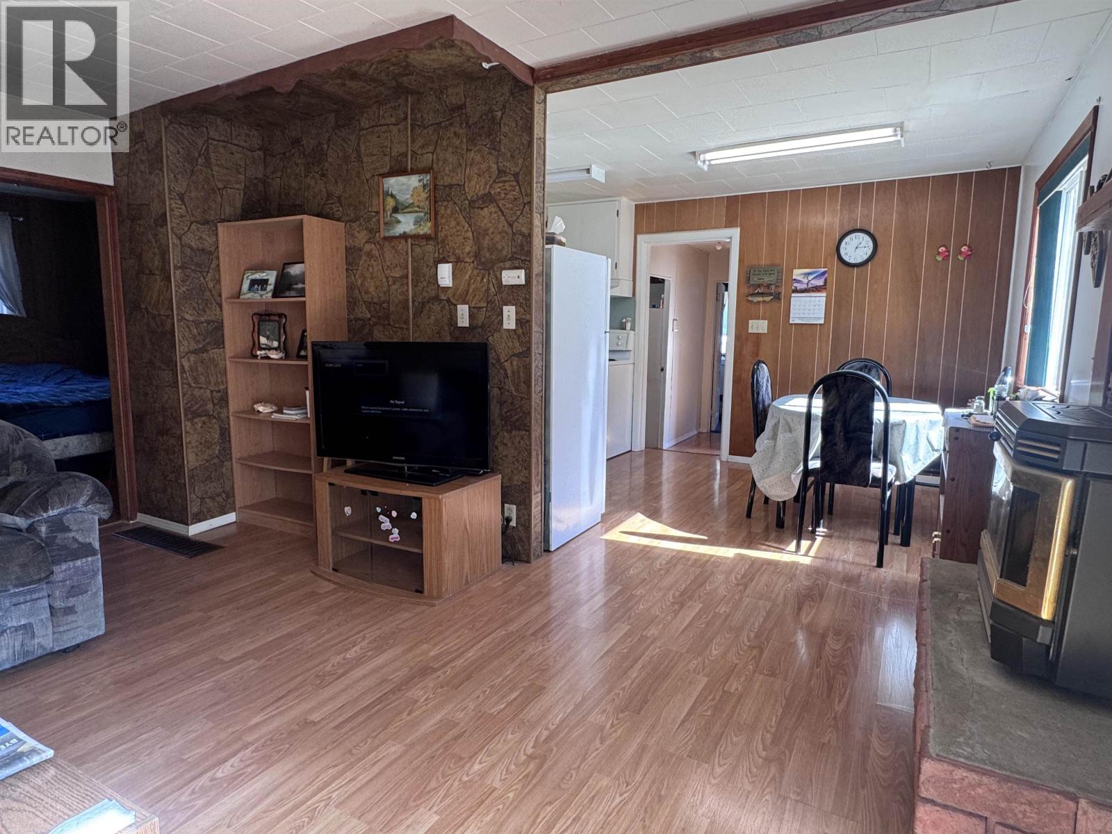 4918 GRAHAM Avenue, Terrace