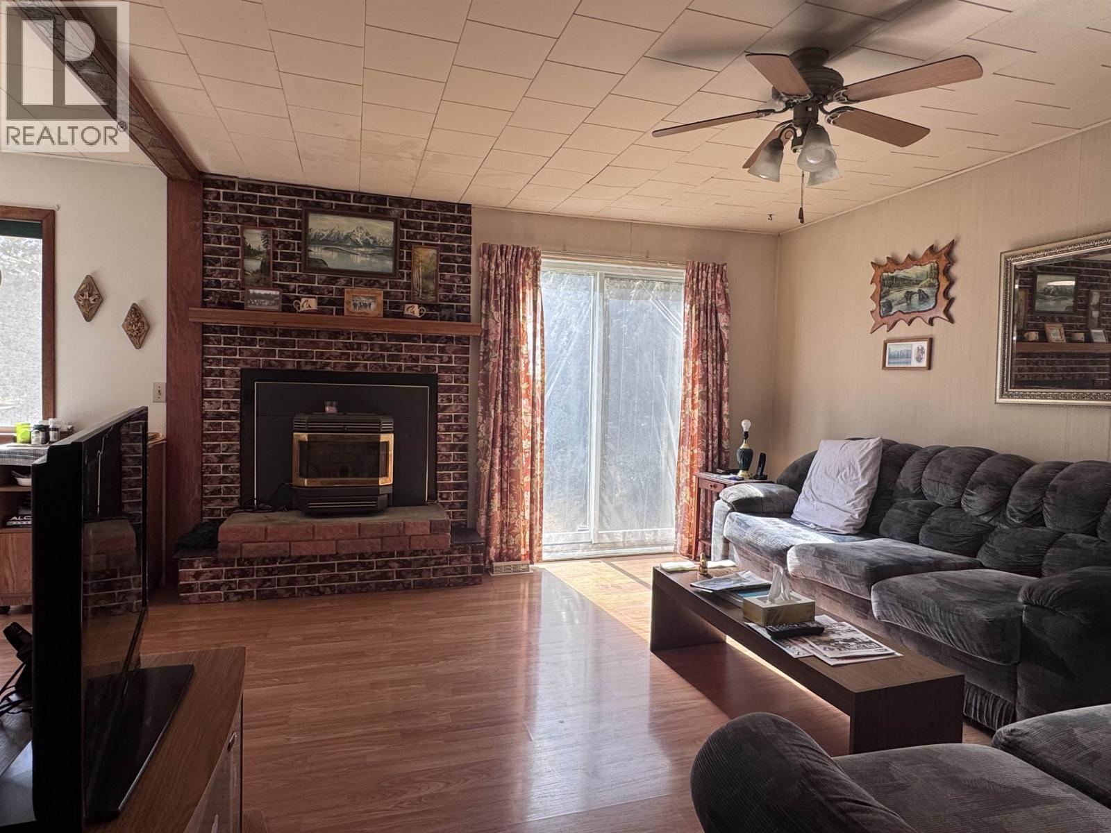 4918 GRAHAM Avenue, Terrace