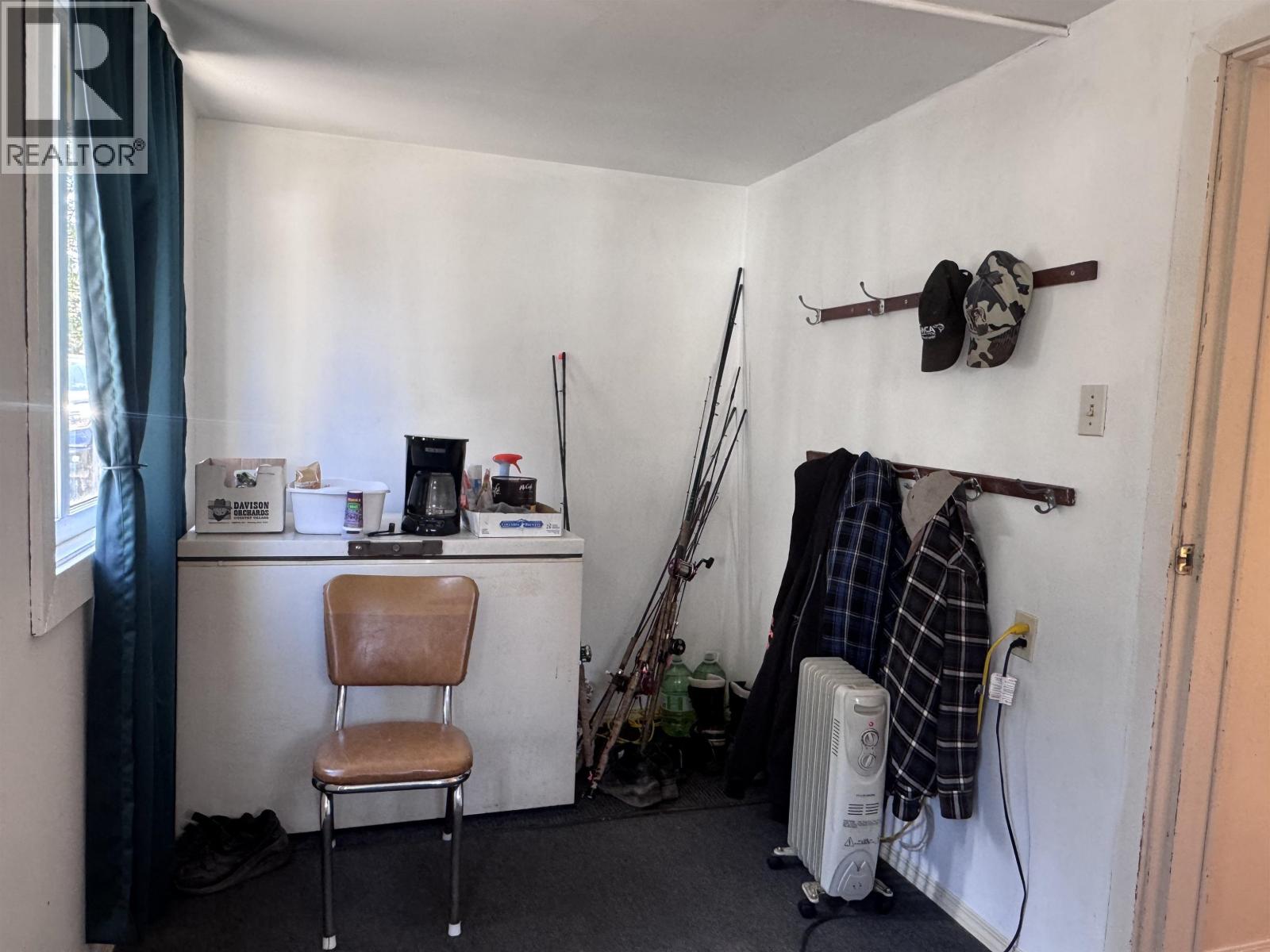 4918 GRAHAM Avenue, Terrace