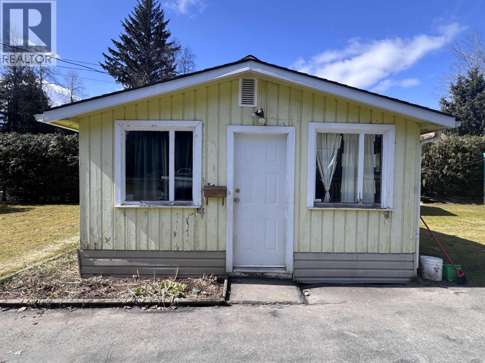 4918 GRAHAM Avenue, Terrace